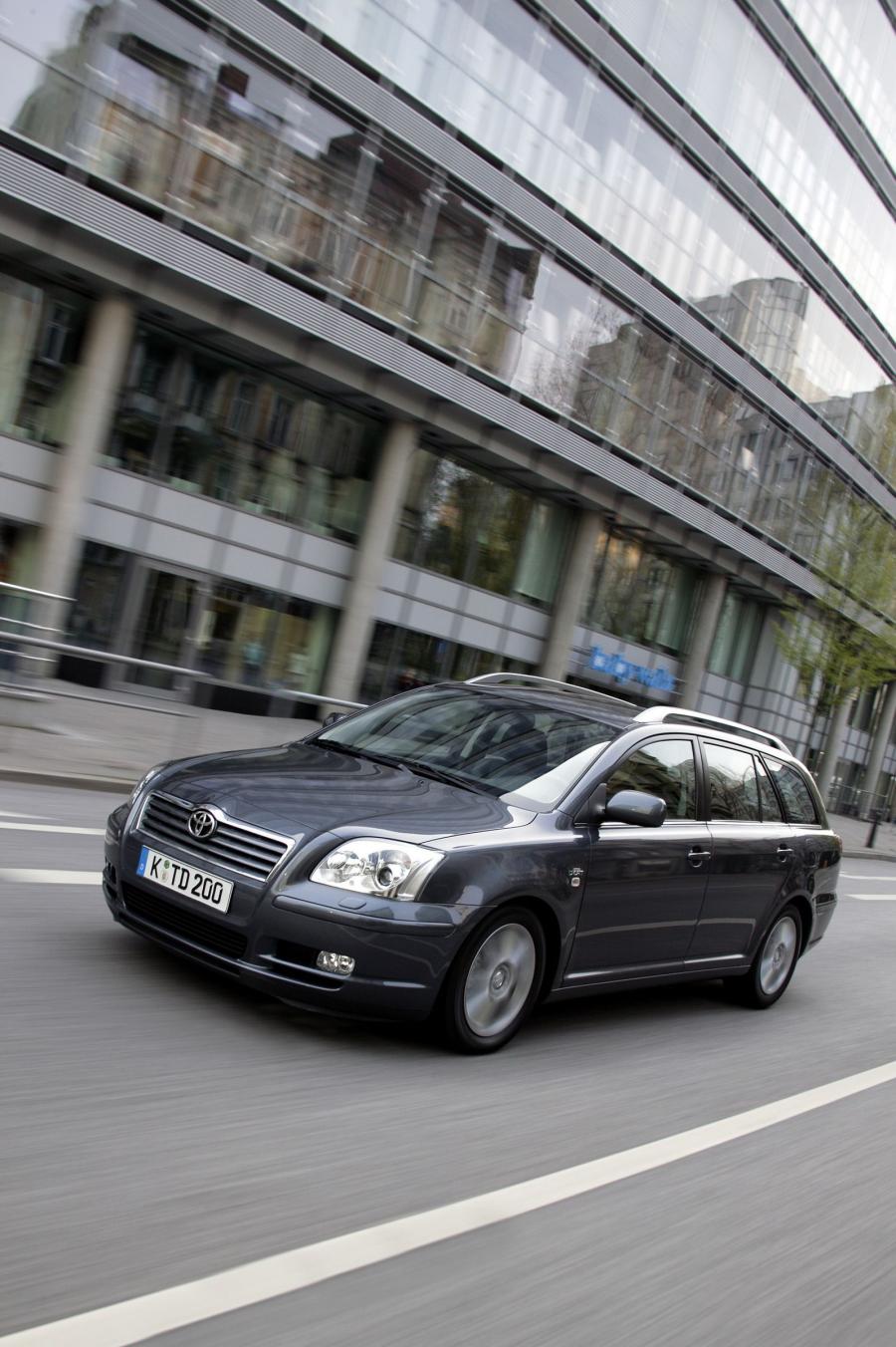  Toyota Avensis Wagon 2003 года  (фото 35 из 76)